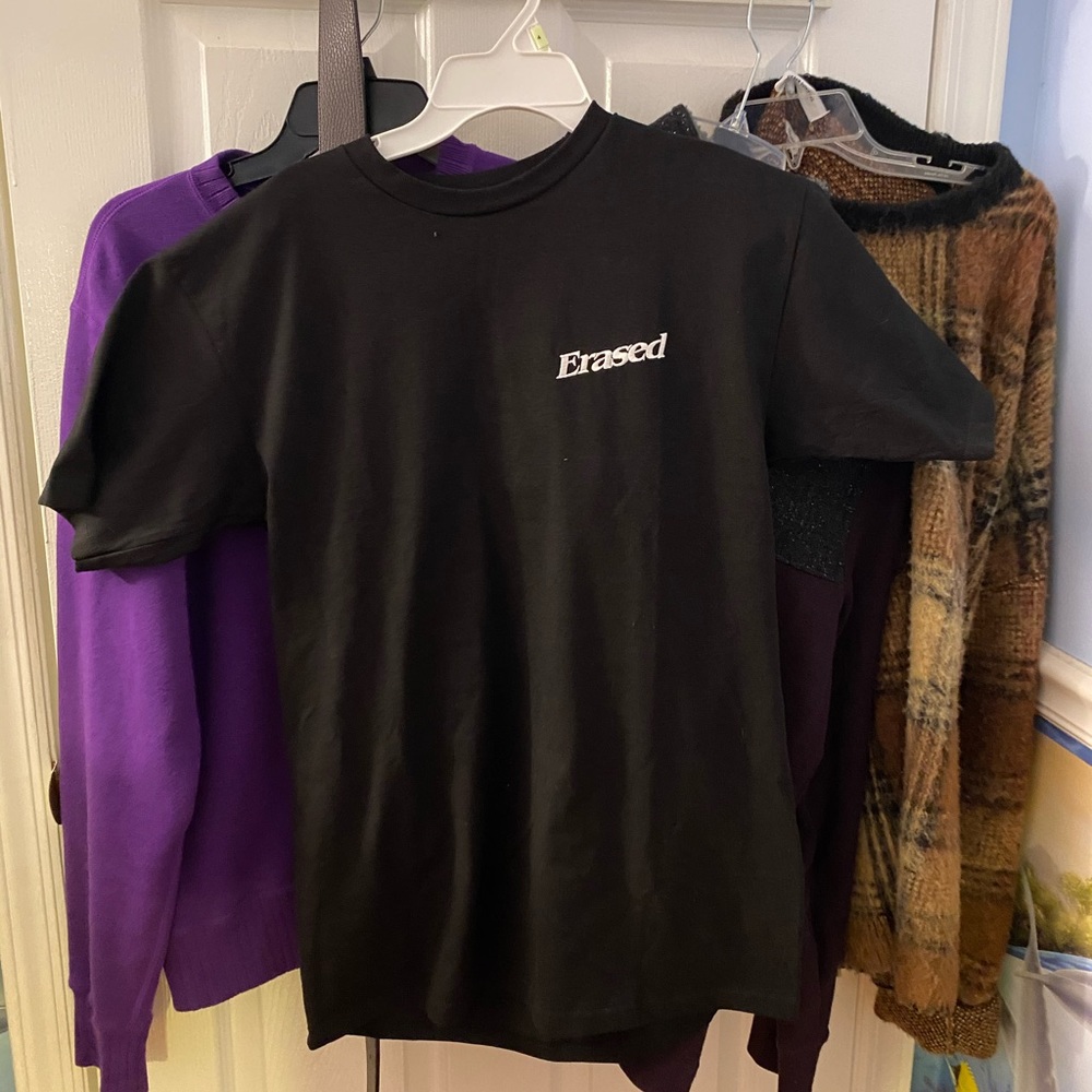 EMBROIDERED/PUFF PRINT LOGO TSHIRT - BLACK